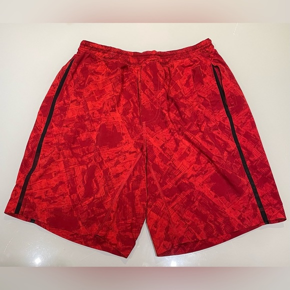 Men’s Lululemon Pace Breaker 9” Lined Red Patterned Shorts - Picture 8 of 14